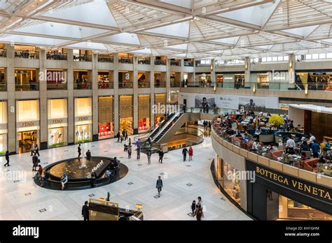 landmark atrium hong kong louis vuitton|louis vuitton hk landmark.